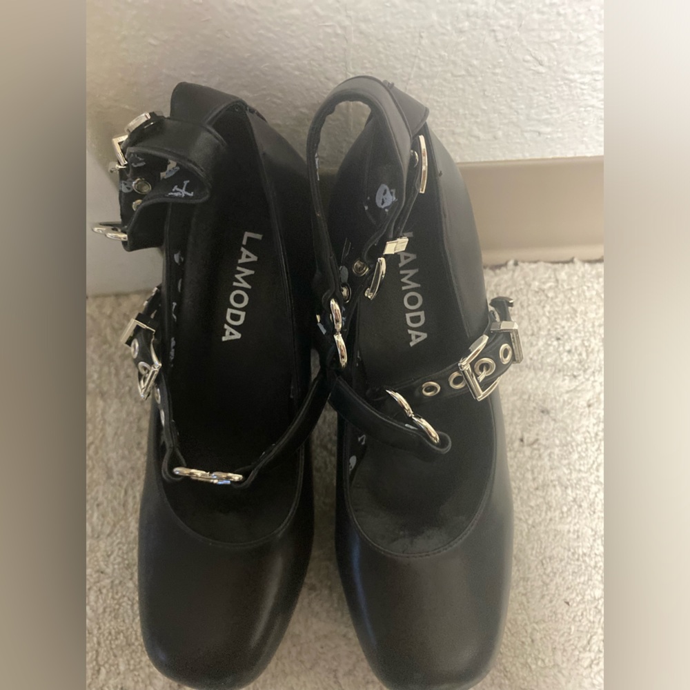 LA MODA HEART HEELS